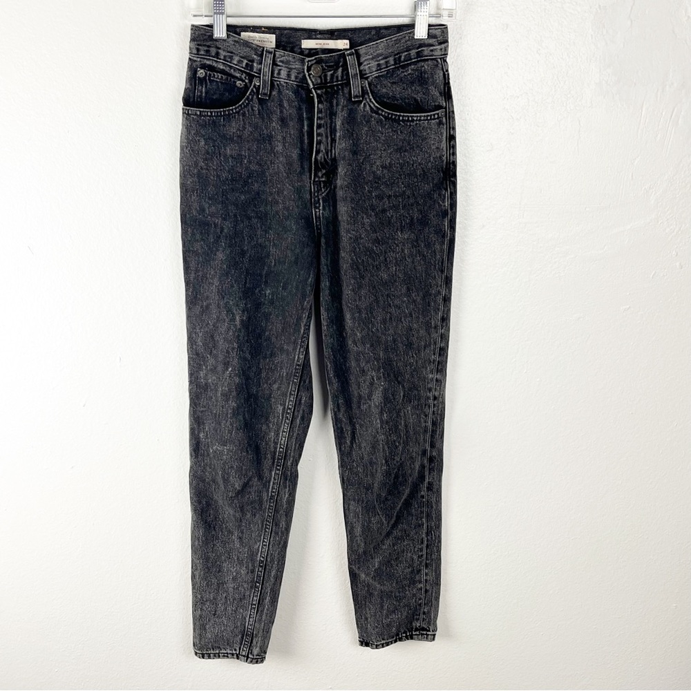 LEVI’S Black Wash Premium Denim High Rise Mom Jeans, Size 24